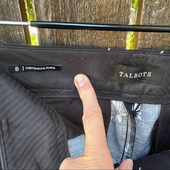 Talbots Black & White Daisy Print Hampshire Ankle Pants Sz 8 - Picture 4 of 15